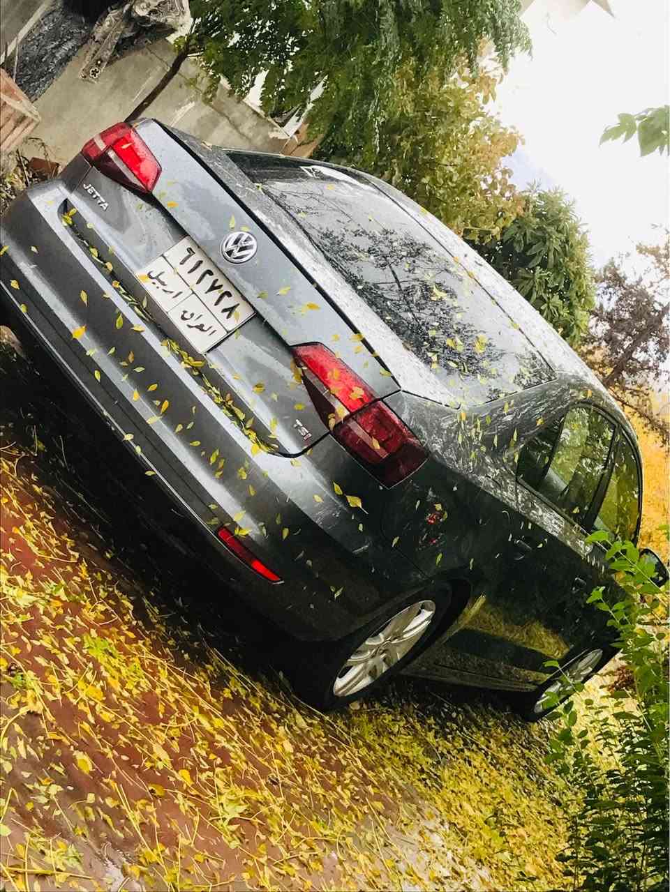 جیتا مۆدیل ٢٠١٨ زۆر خاوێنە ٦٩ مایل رۆیشتوە یەک پارچی بۆیاخە بەبێ ژورێ بۆنیتەکە بەبێ  ئەوەی پەرشوتی تەقی بێت قەباغ سنودقی بیلاد گۆردراوە کەمێک پشتەوەی گرتود زۆر کەمە وە مەکینەی بیلاد گۆردراوە بەبێ عیب دەروات لە بازار  وە سالانی تا ٢٠٣٠ نوێیە وە بێ تەقەو بێ مەسروفە نرخی ١٣٣ مەجال ژمارەی تەلەفۆن *********** رەوەند جەمال شقلاوة, أربيل
