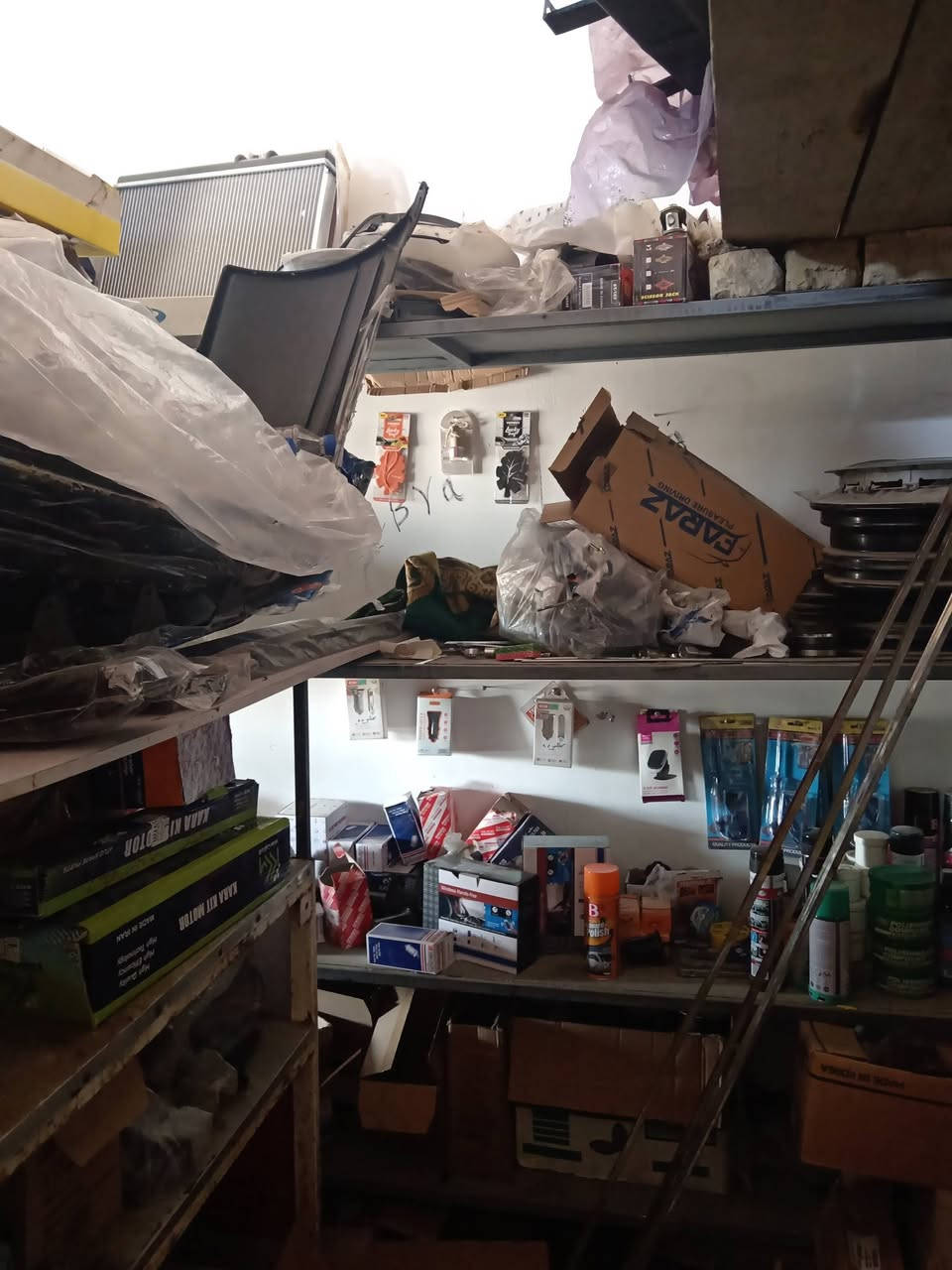 السلام عليكم محل للبيع ادوات احتياطيه لسيارات الايرانيه والكوريه العنوان كربلاء طريق بغداد قرب جامعه وارث الاستفسار ***********
