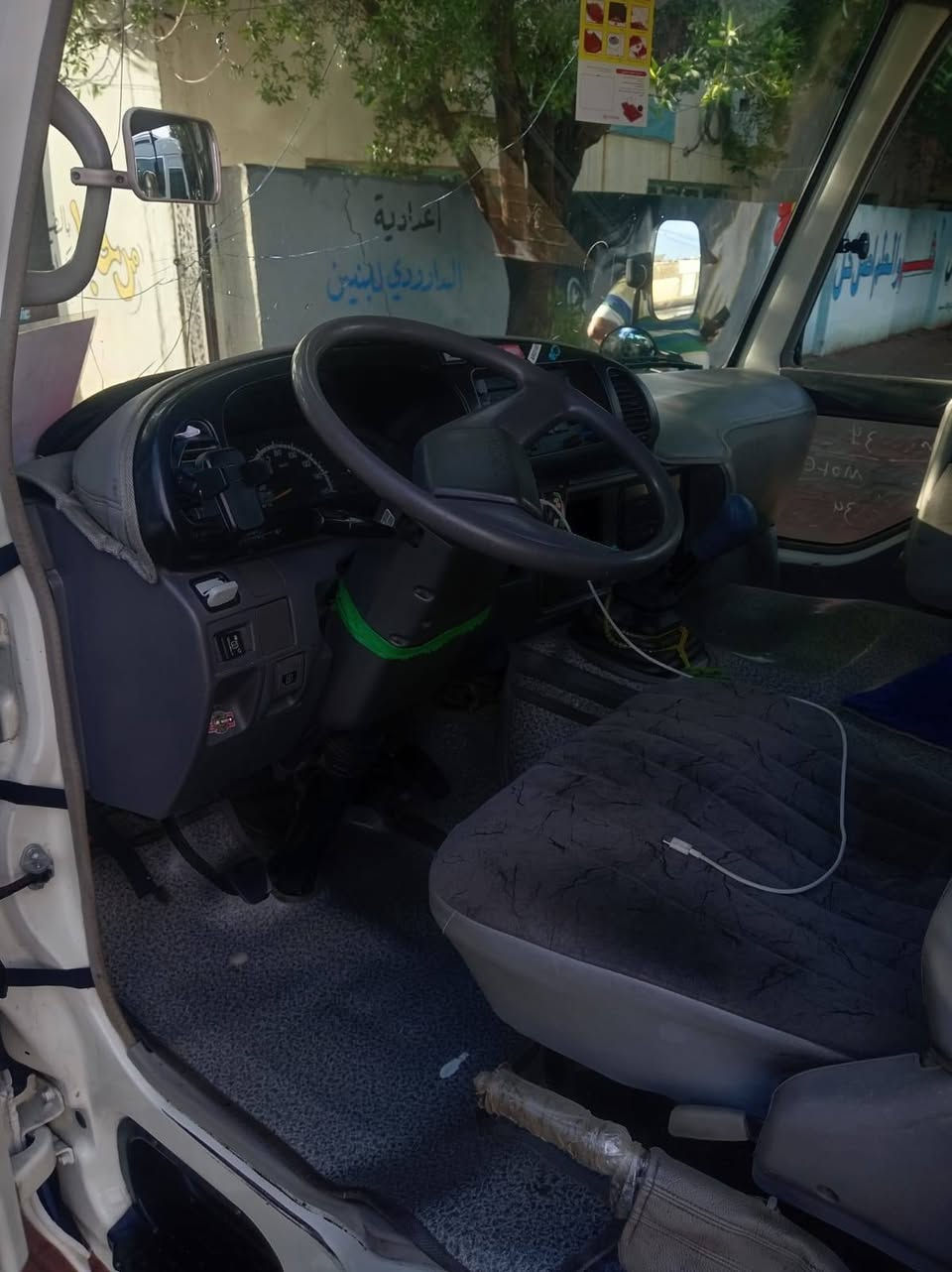 سلام عليكم سيارة مديل 2013 عالية مكفول كير و مكينة و اكسل و تبريد ممتاز بيها قطع ب الازرق صبغ و ب الابيض بيها شوية دوشمة جديدة قلابي عادي رقم شمالي سيارة ب اسمي مكان المنصور الداودي *********** حسين
