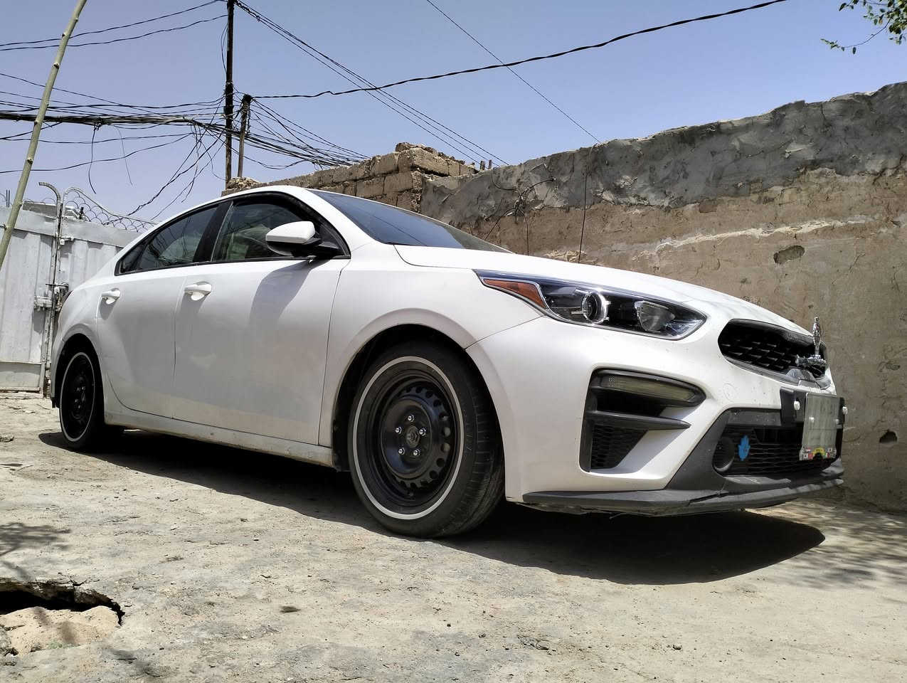 السلام عليكم عندي كيا فور تي موديل 21 معوقين بيها ثلاث قطع وحده صبغ واثنين تبديله بعد لها خمسه اشهر وتنفك حداديه جديده تخون تاير جديد دوشمه جديده رقم كربلاء ماكينه دوش 2000/مكان كربلاء حي العامل/130 بها مجال. بها عدسات زينون/***********
