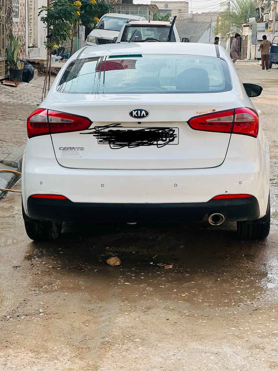 سيراتو 2014
محرك ١٦٠٠خليجي
بيه بارد بل عتبه مالت سايق 
وبيه بارد بل باب العبري والباقي كفاله عامه
رقم أربيل جديد ل29
السعر 130وبيه مجال
المكان النجف
رقم ***********
