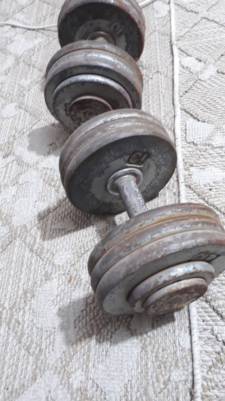 دمبلصات زوج ماركة اصلية وزن التك 35 كيلو زوج 70 كيلو سعرهن 100 ألف سعر قفل عنوان بغداد للشراي مراسلة الصفحة او الاتصال على الرقم *********** يوجد توصيل بكروة بغداد فقط
