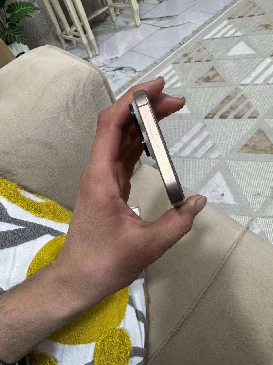 سلام عليكم ايفون 16 برو ماكس
ذاكره 256 بطاريه 100 نموذج M شرق أوسط 
جهاز نظيف للبيع 
عنوان بغداد رقم ***********
