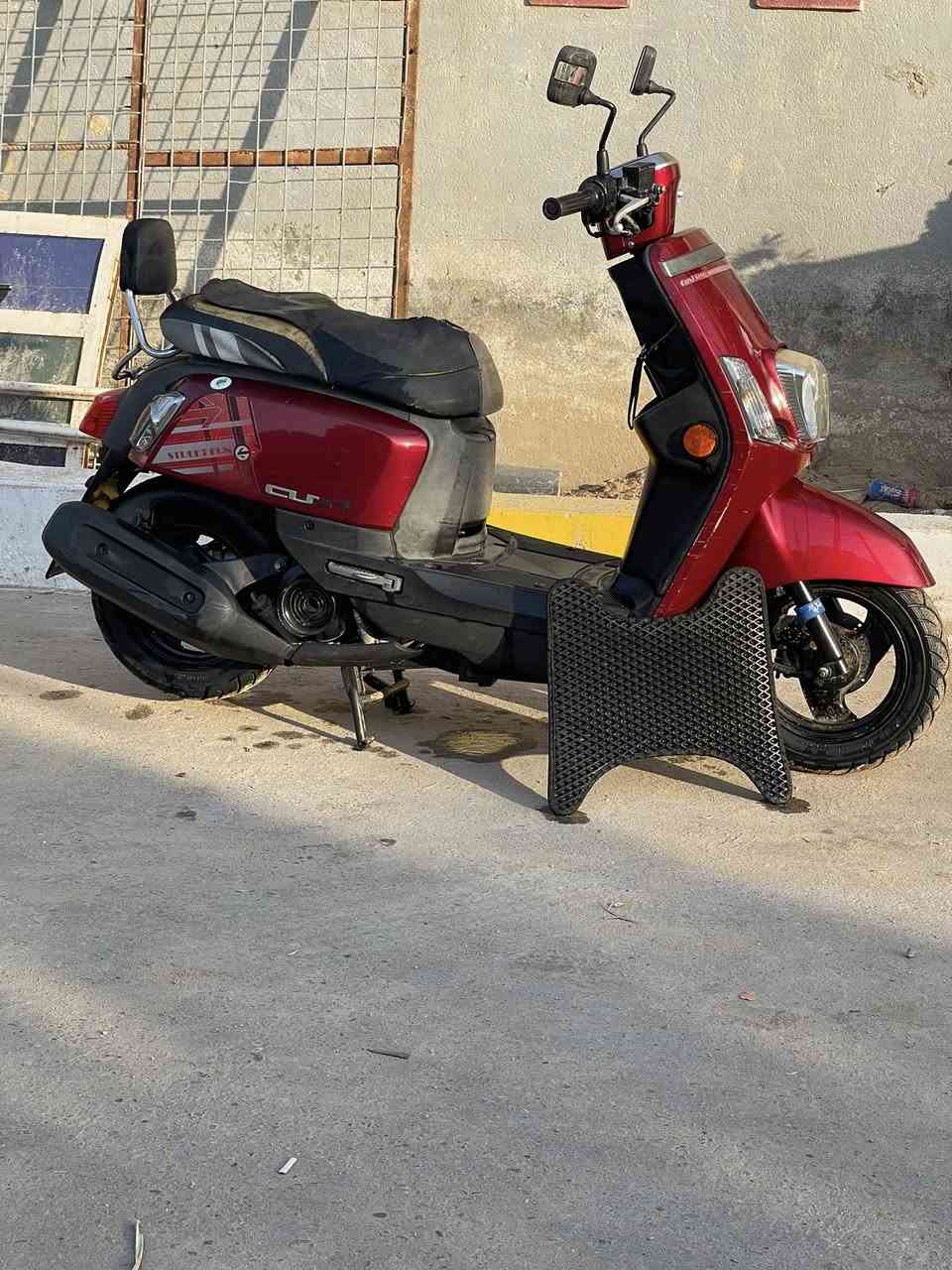 سلام عليكم دراجة ماكس بوليسي مصطرة 2013 كفالة عامة سالة شهرين من طالعة شرط مين ماتريد تفحص افحص مابدا برغي بية سعر 1300 وبية مجال شراي اتصل ***********
