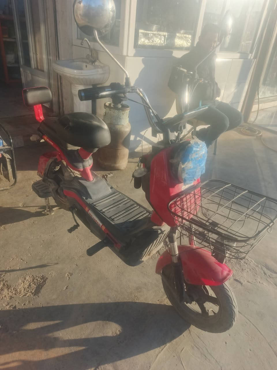 سلام عليكوم شباب باسكل شحن للبيع أي عطل مابي كلشي بلادي بطاريه بلادي سعر 220بي مجال مكان كركوك حي عسكري  اتصل على هذا رقم ***********
