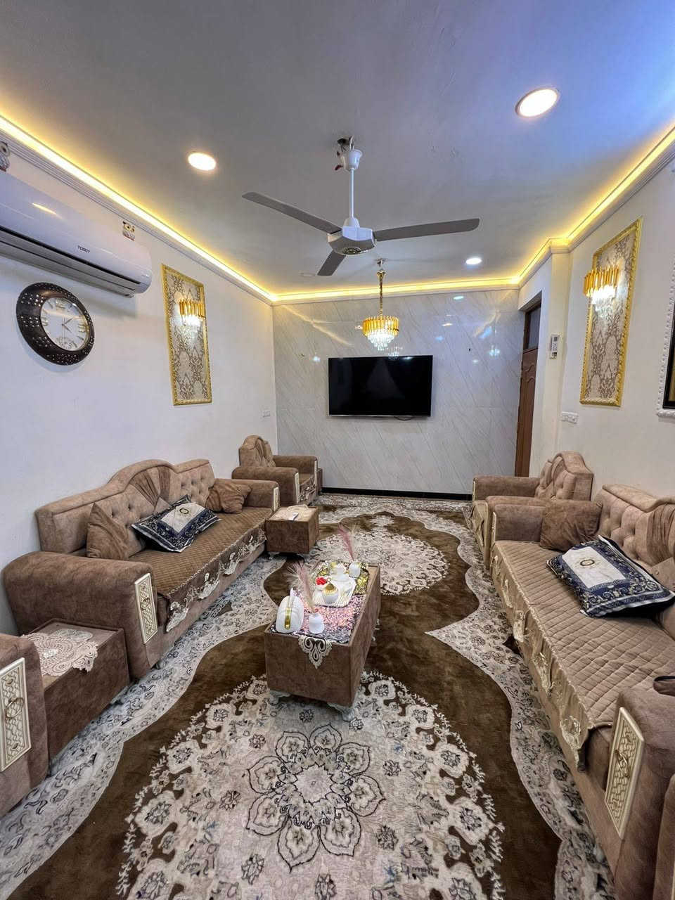 السلام عليكم
بيت 100 متر طابق ونص واجه 5 نزال20
الطابق الأول استقبال ومطبخ وغرفة نوم وحمام ومنور وحمام  خارجي
الطابق الثاني غرفة وبيتونة
الموقع السدة الفرع الثاني قرب كرار الوائلي يحتوي على ورقة تمليك
 للاستفسار الاتصال على الرقم فقط ***********
