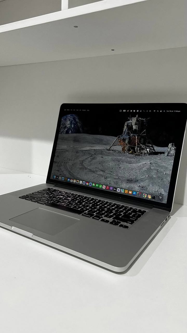 ماك بوك برو حجم 15inch 2015
معالج cor i7
رام 8g
هاردssd256 
حجم شاشة 15 انش 
بطارية ممتازة تدوم 6ساعات 
سعر ٣٦٠ الف فقط 
رقمي *********** 
مكاني بغداد البياع حي التراث يوجد توصيل
