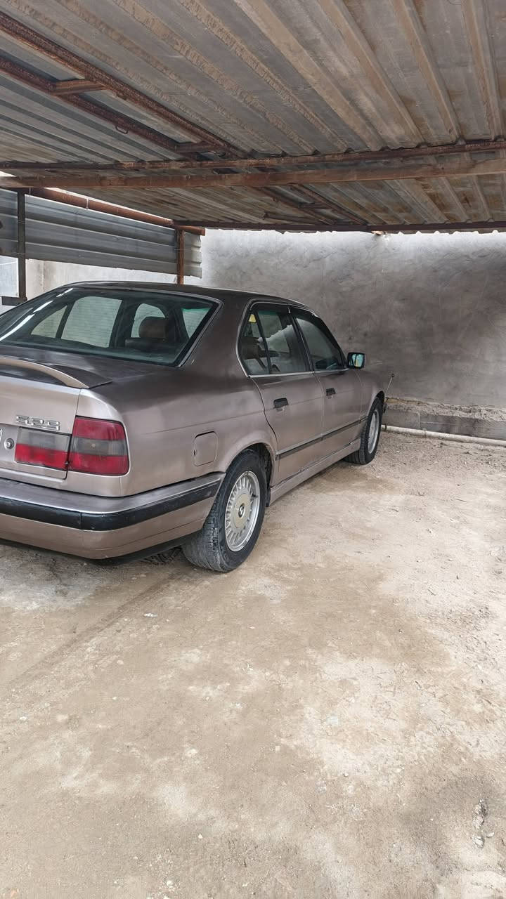 السلام عليكم بيع مستعجل المكان #الناصرية_الجبايش
بي ام 525 مفتوح السيارة جديدة بمعنى الكلمة رقم بغداد
السنوية لحد 2030 فول الفول غرفة باكيت كل كهربائياتها شغاله وين ما يعجبك اطلع بيها خير من الله السعر 43 
***********////*********** إخوان لحد يكسر بالسعر  كفالة عامه السيارة
