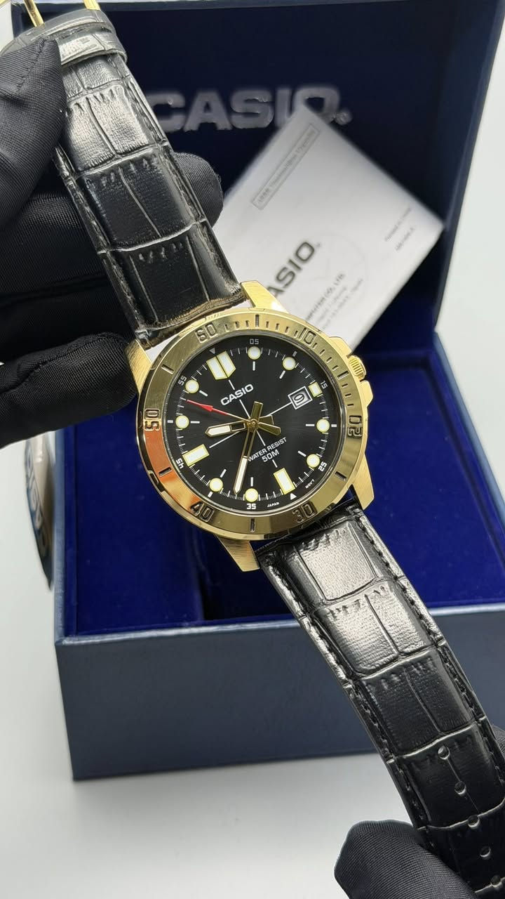 ساعة CASIO الأصلية
تصميم أنيق بإطار ذهبي وسير جلد أسود يمنحك مظهر كلاسيكي فاخر يناسب جميع الأوقات.

المواصفات:

* حركة Quartz أصلية عالية الدقة
* مقاومة للماء WR50
* عرض للتاريخ
* إطار ذهبي أنيق مع واجهة سوداء فخمة
* سير جلد مريح وعملية للاستخدام اليومي
* أصلية مع العلبة والكتيب
* إمكانية الفحص قبل الاستلام

السعر: 85,000 دينار عراقي

للتواصل والاستفسار واتساب:
***********
