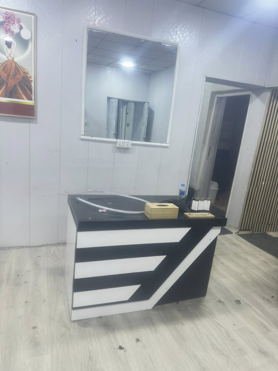 مرايات مال صالون للبيع مع غراض ***********
