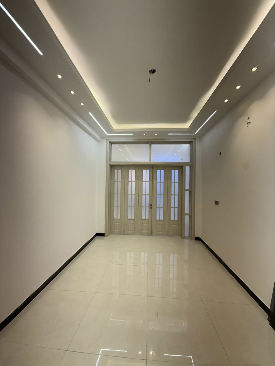 "🌟 دار للبيع  
المساحه 100متر طابو صرف
في حي الفنانين، بكرلي 🌟
🔥 موقع مميز، بناء حديث 2025، ديكورات مغربي
🛋️ غرفتين نوم، صالة، كلدور، مطبخ، مجمع صحي
📍 قريب على شارع العام (25 متر)
💰 السعر: 165 مليون، 

👉 للمزيد من المعلومات:
عقارات أملاك العراق 🇮🇶
حاتم الدغيري
***********
***********

📢 لي عنده دار أو قطعة أرض يريد يبيعها، يمنه! نساعدك بعرضها بأفضل طريقة 🚀"
