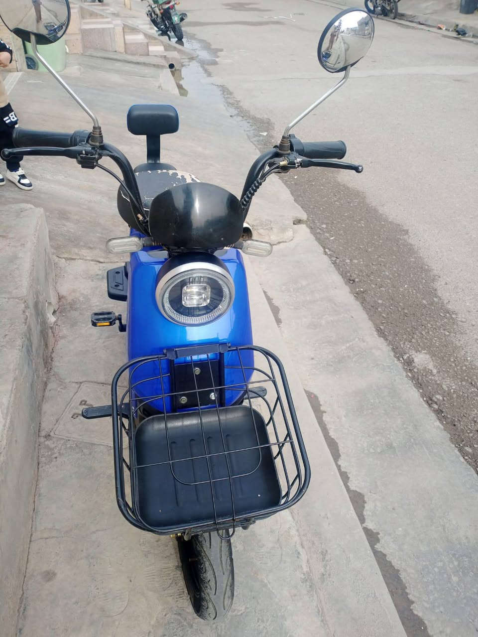 السلام عليكم  باسكل شحن نضيف كامل مابي اي نقص السعر 225 وبي مجال للاستفسار الاتصال   رقم ***********
