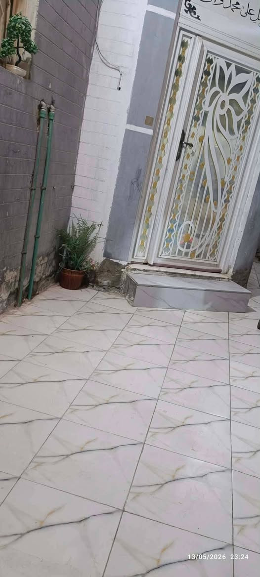 بيت طابو صرف للبيع
******************
المساحة ١٥٠ متر
طابق واحد
الواجهه ١٠ متر
النزال ١٥ متر
***************
الموقع حي الشرطة
ثاني بيت عن الركن 
وعن الشارع العام
****************
يحتوي على
٢ غرف نوم 
براني 
صالة 
مطبخ 
صحيات داخلي وخارجية
********************
للاستفسار اكثر مراسلة ***********
