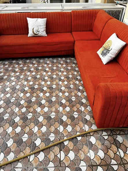 يا الله ديوان 7 مقاعد يسعررر بسسسس 65 
العنوان قضاء القاسم حي العسكري مقابيل مدرسه الهادي 
الاستفسار الاتصال على الرقم ***********
