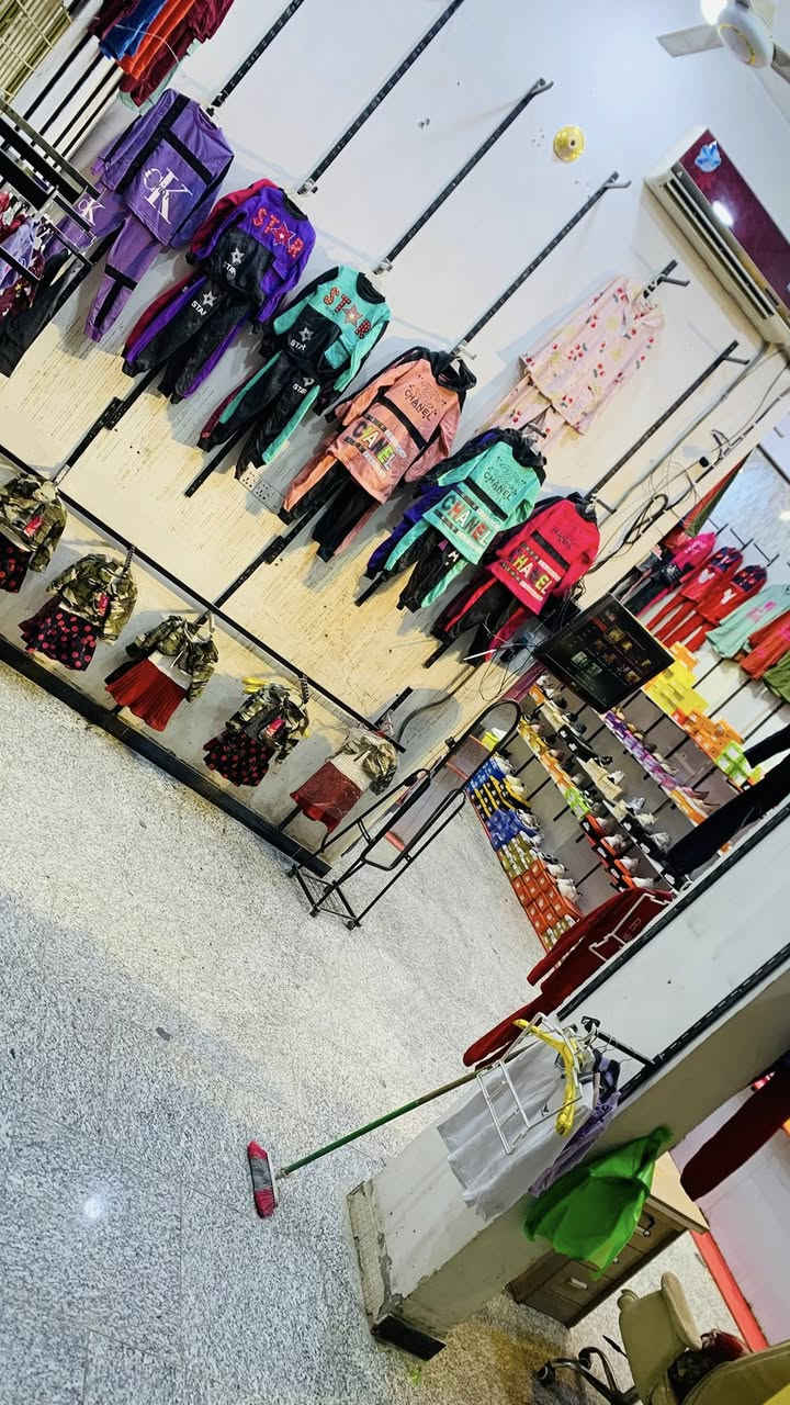 الإيجار 750 الف 
وتساب *********** 
مجمع طابقين نزال 15 ابيعه فارغ او كامل سعر مناسب العنوان : الناصرية سوق الثوره قرب مركز الشرطه  عيني الي ينطي وعود ويجذب لايخابر ولا يراسل
