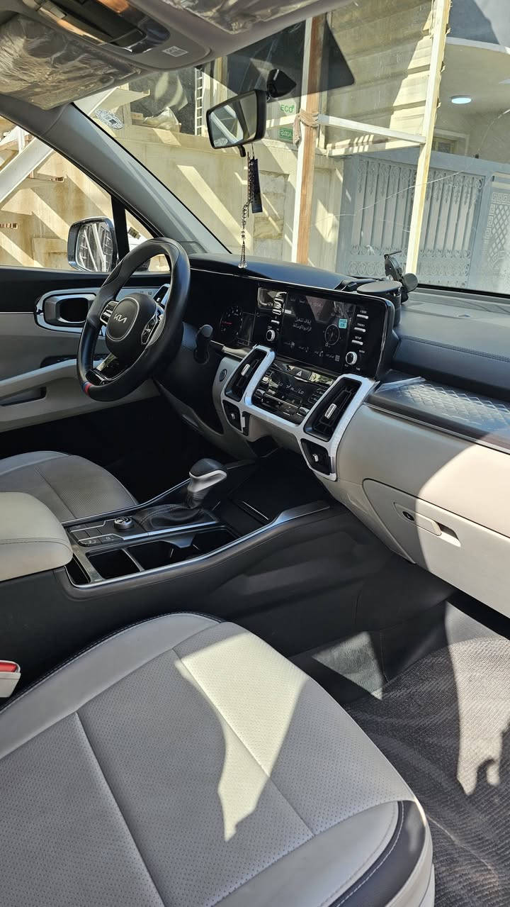 سورنتو ٢٠٢٣ خليجي مكفولة كفالة عامة 
رقم اربيل سنوية ٢٠٢٧ 
سيارة على وضع الشركة ماشية ٣٩ الف حقيقي
مواصفات :
محرك ٤ سلندر ٢٥٠٠ MPI قوي عزم ٢٦٥ كيلو نيوتن
 بصمة تشغيل وابواب وتشغيل عن بعد 
مانع انزلاق ومنحدرات 
٣ انظمة قيادة 
٥ راكب - قطعتين تبريد 
مصابيح اوتو وماسحات اوتو 
كراسي جلد وارضية مغلفة جلد 
مكانها بغداد الصليخ 
معروضة بسعر مناسب 245 $ وبيها مجال 
الشراي يتصل  ***********  بي واتساب .
تحياتي لاعضاء الكروب والتوفيق للجميع .
