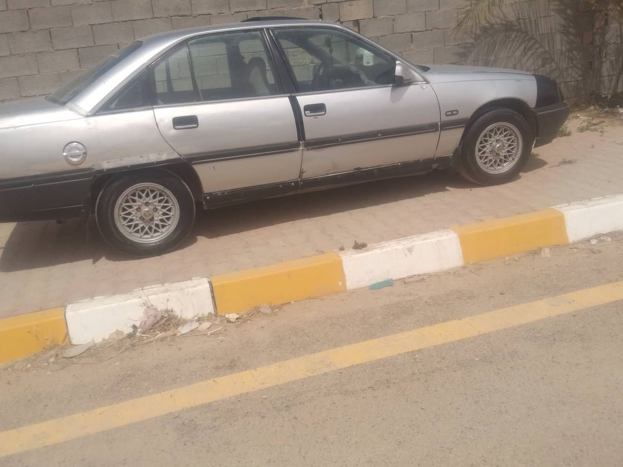 السلام عليكم 

سياره للبيع جاهزه تخم تاير محرك وكير جاهزه مابيه نقص ترايك لاربيل شرط وين متريد سنوية لحد ٣٠ شرط التحويل ***********اتصل وادلل
