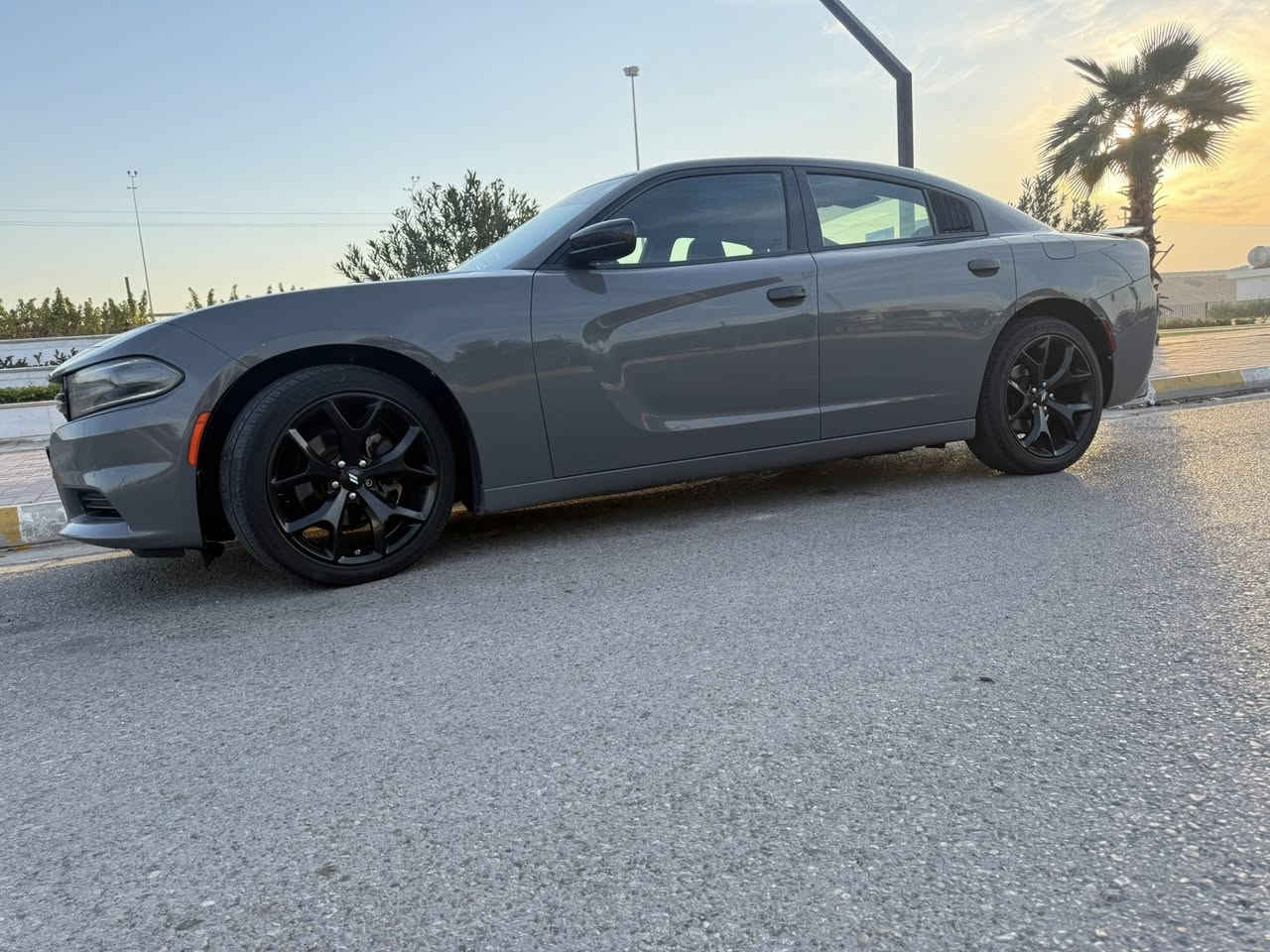 السلام عليكم 
للبيع دوج جارجر موديل 2019 
الون سمنتي 
رقم اربيل
السياره كفاله عامه من الصبغ والتبديل 
مواصفات السياره sxt 
تشغيل عن بعد 
كشنات حضن 
كشن السائق كهرباء 
عداد 260
كير محرك كله مكفول 
ممشى السياره 77 الف ميل
السعر 240 وبيه مجال 
الاتصال على الرقم ***********
***********
