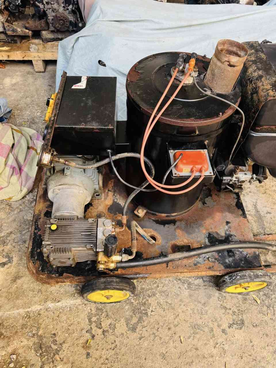 مضخة إيطالية 250 بار ماء حار 
ماطور 5 ونص ثري فيز 
نظيف جدا وكل أجزاها كامل واي نقص مابيها 
تحتاج ترتيب كهربائيات فقط  لان لعبو بالبورد ابيع على وضعها 
مكاني بغداد 
***********
