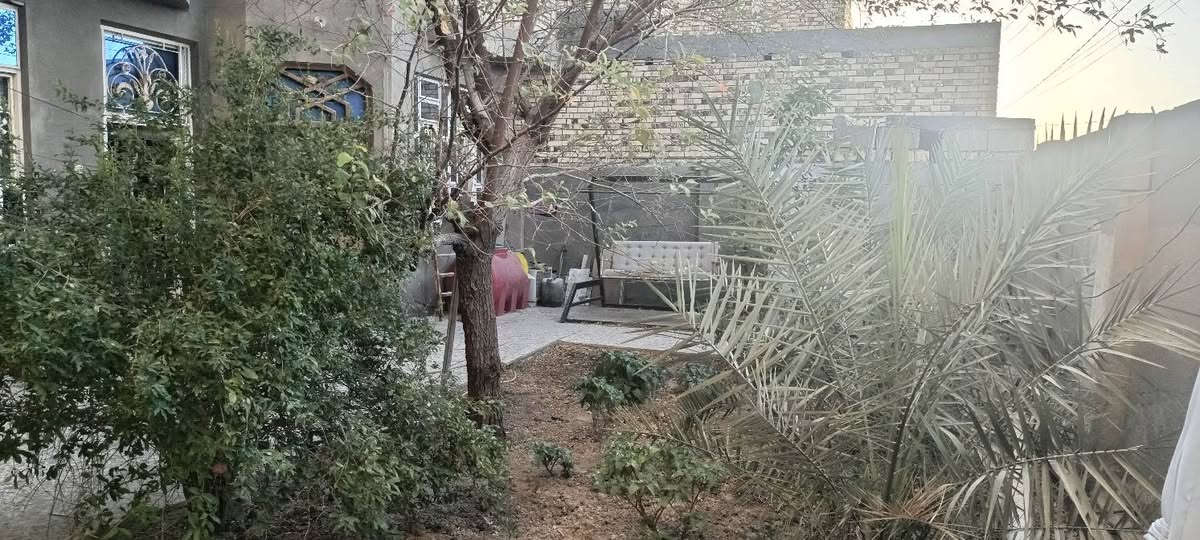 دار سكن المساحه 250متر طابو صرف طابقين حي المهندسين 
الطابق الاول.. غرفتين هول براني مطبخ صحيات داخليه وخارجيه+حديقه وكراج سياره 
الطابق الثاني... غرفتين هول وصحيات 

للاستفسار اكثر مراجعة مكتب دبي أو مراسله خاص 
*********** وتساب ✅
