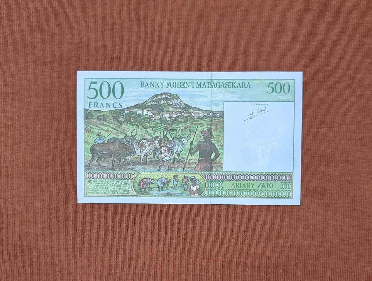 مزاد بدون سحب مبروك لأخر مزايد وحظاً سعيدا لجميع المشاركين
لمحبي العملات الافريقية 
500 فرنك مدغشقر اصدار 1988 الوجه الامامي فتاة مدغشقرية والوجه الخلفي مشهد ريفي وزراعي تقليدي الحالة انسر   كما موضح بالصور ...
يفتح البند 7 دولار لغاية الساعة 11:30 مساء هذا اليوم الجمعة 
على من يرسو عليه المزاد التواصل خاص او الاتصال على الرقم *********** 
ضياء المالكي
توصيل مباشر لكافة المحافظات
