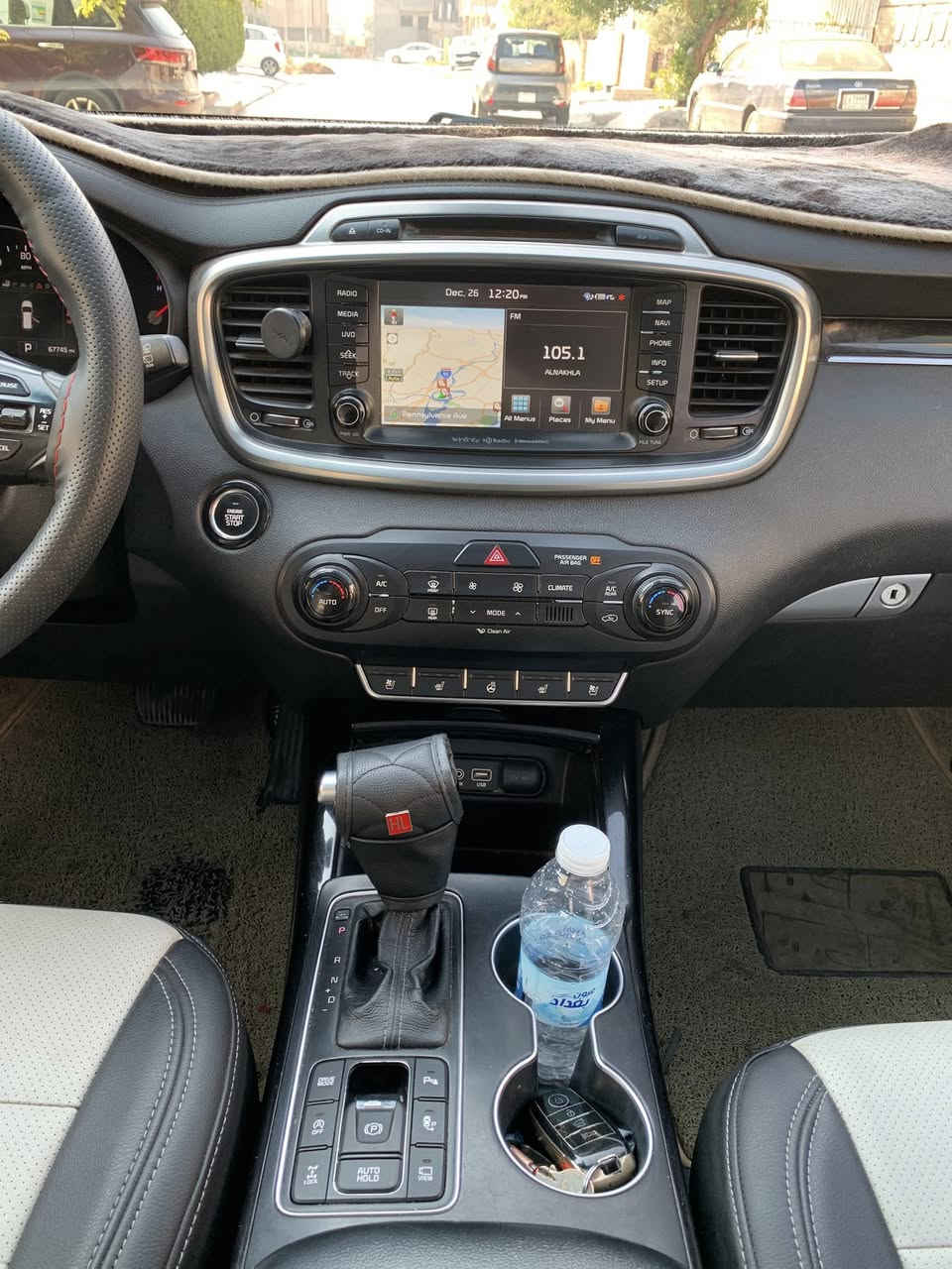 سلام عليكم سورنتو 2017 وارد امريكي فول موافات SX المعروفة حادثها جنطة اشوية خشم الجاملغ ولبنيد بدۉن شواصي وبدون دواخل بيها صفحة السكن شخوط صبغتها فقط للجمالية كير ومكينة مكفول وخير من الله محرك V6 7راكب 5 سماعات انفنتي بعد مواصفات اهواي سعرها ب175 وبيها مجال متواجد واتساب ***********
