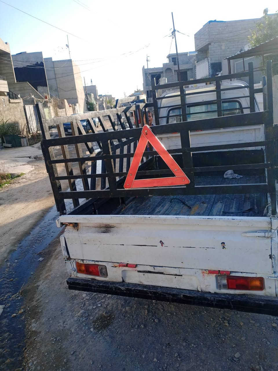 فاو بيكم للبيع كير اكسل بالشرط محرك لا صرف لا بخار ايضا بالشرط تخم تاير جديد والكشر مثل ما واضح كدامك بالصوره السعر 14 ورقه وبيها مجال  للاستفسار صاحب السياره اتصل ع الرقم ***********
