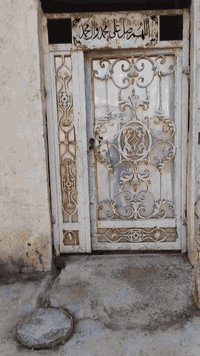 🏠 دارين للبيع الحي العسكري قرب سيد احمد
______________________
📍 الحي العسكري
📌 الموقع بالتحديد: ثالث فرع عن سيد أحمد
📄 السند: طابو صرف
━━━━━━━━━━━━━━
📐 المواصفات الفنية:
▪️ المساحة: 300 م² مشترك
▪️ نوع البناء: طابوق + صب (نظيف جداً)
▪️ الخدمات: كاملة وواصلة
▪️ درج خارجي
▪️ حديقة صغيرة
━━━━━━━━━━━━━━
🧱 تقسيم الدار الأول:
▪️ غرفتا نوم
▪️ استقبال
▪️ صالة جلوس
▪️ مطبخ
▪️ مجمع صحي داخلي
▪️ مجمع صحي خارجي
━━━━━━━━━━━━━━
🧱 تقسيم الدار الثاني:
▪️ غرفتا نوم
▪️ استقبال
▪️ صالة جلوس
▪️ مطبخ
▪️ مجمع صحي داخلي
▪️ مجمع صحي خارجي
━━━━━━━━━━━━━━
⚠️ ملاحظة مهمة:
موضّح في الفيديو أن مساحة كل دار تختلف عن الأخرى،
والبيع يتم واقع حال.
━━━━━━━━━━━━━━
💰 السعر: عند المراسلة
💬 التواصل: واتساب أو خاص فقط
📞 رقم الهاتف: ***********
