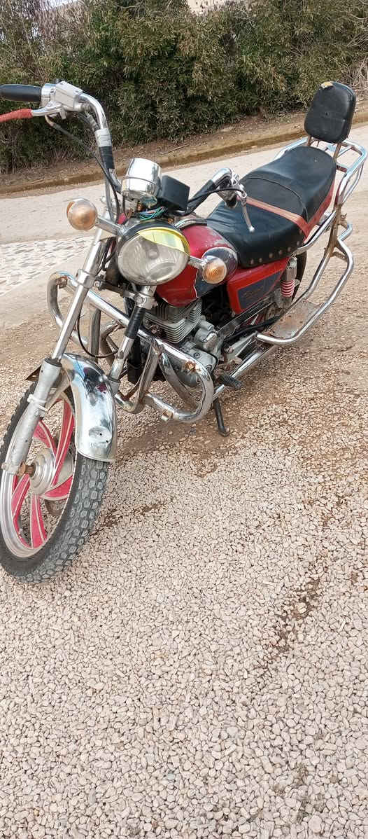 دراجة للبيع شغاله كلها عوزه ترتيبات نكره سلف كلك كلك موديل ٢٠١٩ مكانه نجف ابو صخير  سعره ٣٢٥ وبيه مجال الشراي متواجد ع الفيس ***********
