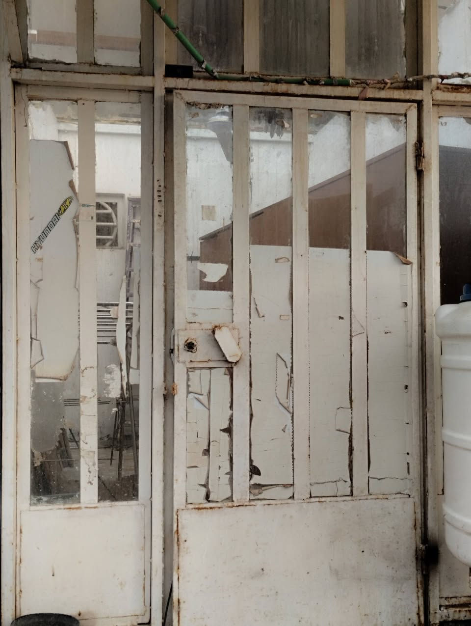 السلام عليكم ورحمه الله وبركاته
للبيع
كنتور خمس ابواب السعره 150
سندويج بنل ثلاث قطع الطول اربع امتار السعر 80
جام خانه السعر 60

للاتصال ***********
