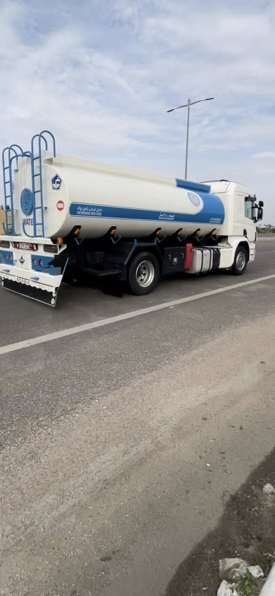 سلام عليكم تنكر سكانيه مديل2016محرك انجكتر خمسه بستم كير اوتماتيك عرجه بدون كلج 12نمره سياره فول مواصفات جوبلس امامي خلفي سياره جديده بمعنه لكلمه هزه او سنويه جديده سعر 430للستفسار اتصال ***********
