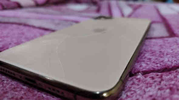 السلام عليكم ايفون 11 برو ماكس للبيع بسعر مناسب جدا 200الف وبي مجال الجهاز مبدل شاشه اصليه وبطاريه اصليه فقط الضهر مكسور مكان بصره كرمه علي لاستفسار (***********)
