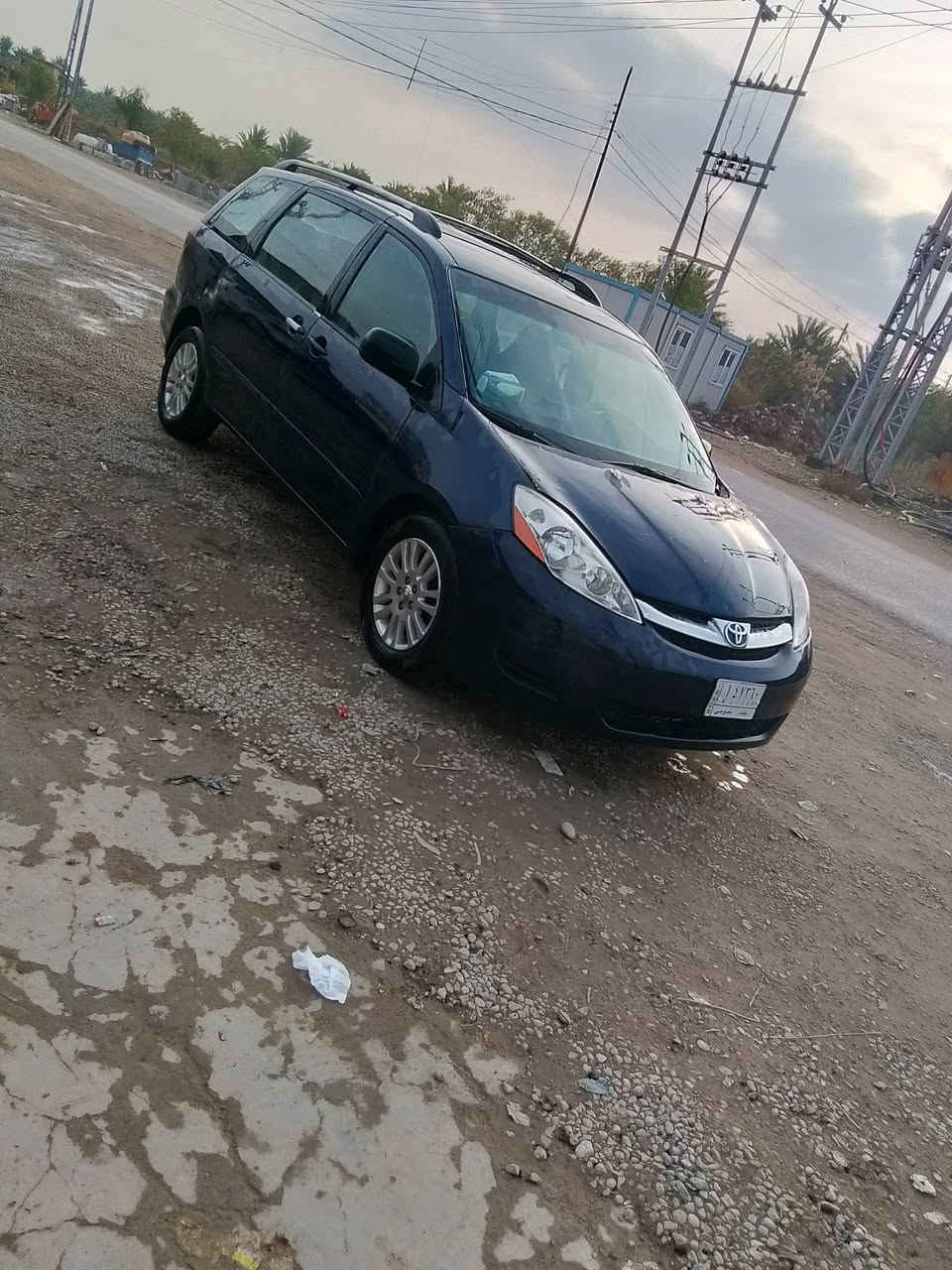 تيوتا سينا 2007 سياره خير من الله مراوس بستاركس 2008 2009 مصبوغه حزام بيهه  كم قطعه مو مهم الي عنده اكون ممنون اله***********
