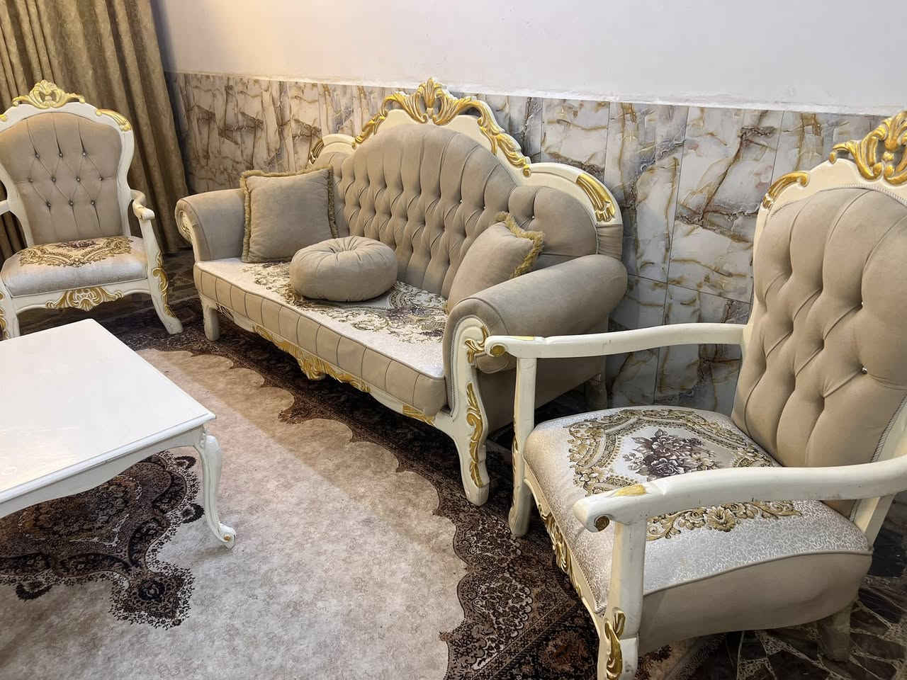 تخم تركي خشب زان اخو الجديد عشر مقاعد مع طبله وسطيه السعر ٨٥٠.  مكانه المنصور ***********
