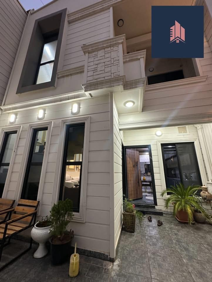 ◀️ دار للبيع 🏡 أو معارض 
 بناء حديث بتصميم هندسي ممتاز 

🏡موقع مميز ومكان هادئ👉

◀️ حي الفيصلية    (خلف فندق مودرن بلازا  ) 

 ◀️مساحة / 200 متر  واجه 7,5متر 

◀️الطابق الأراضي غرفتين نوم+ مطبخ+  هول  + استقبال+  صحيات + وكراج  

◀️الطابق الثاني  غرفه نوم+ وصحيات بلكونه + هول 
+مخزن 
◀️سند طابو  مستقل 

◀️ للاستفسار الاتصال 

    ☎️ ***********
☎️ ***********
ستقبل عقاراتكم و طلباتكم على الارقام اعلاه او مراسلة صفحتنا او زيارة المكتب
