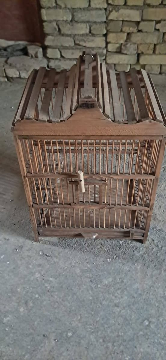 قفص خشب رقم الهاتف 
‏‪0771 369 9511‬‏ 
السعر 10و15 بلاش
