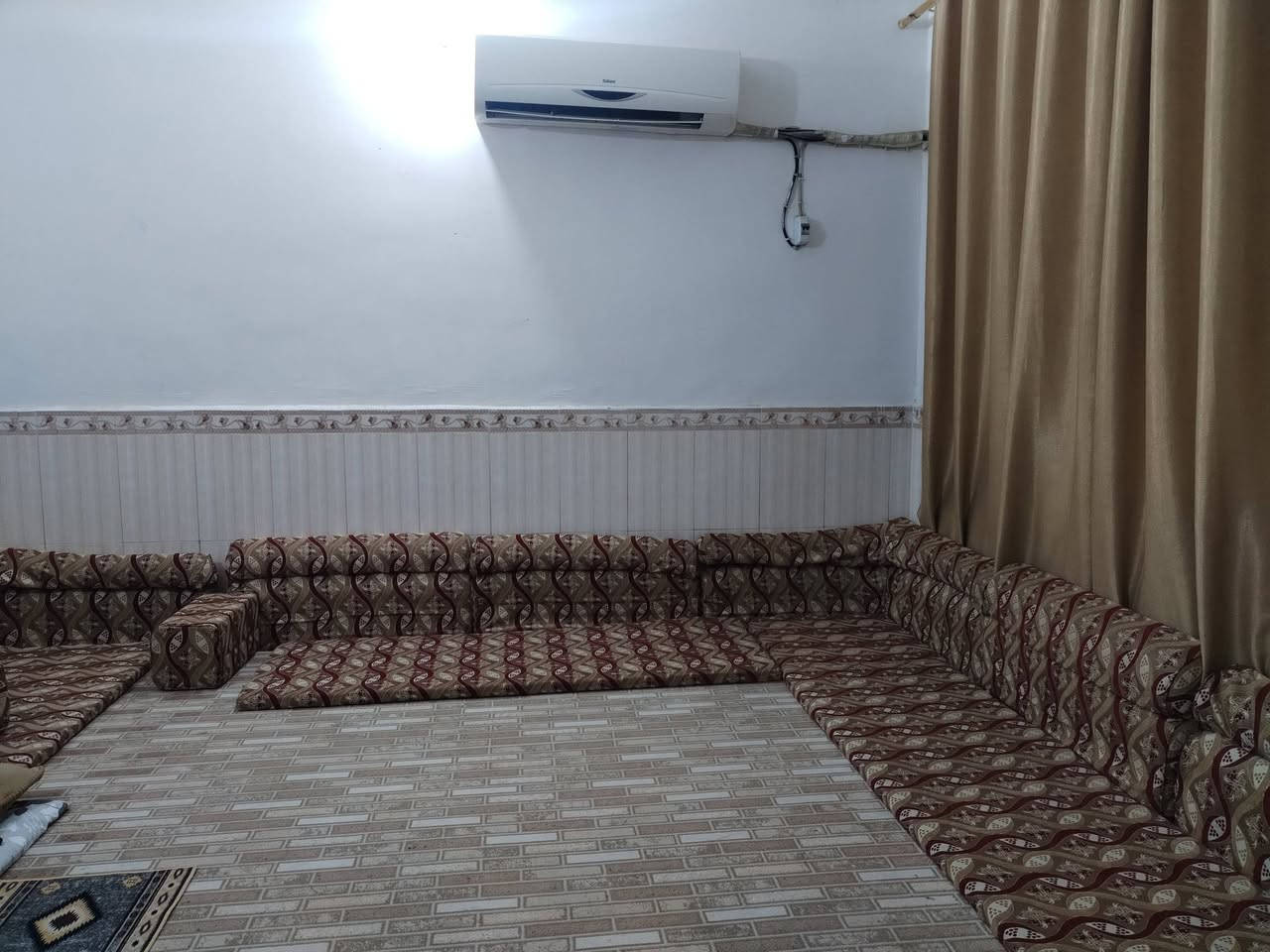 السلام عليكم غراض للبيع الموجودات بالصوره فقط على هذا الرقم الاتصال الرقم على الخاص اذا يريدهن يتواصل وياي‏‪***********‬‏
