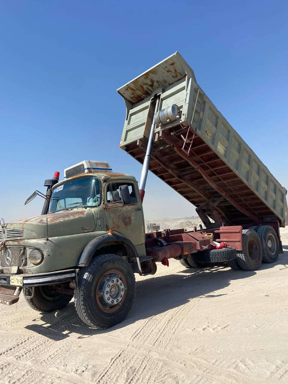 سلام عليكم سياره قجمه للبيع موديل 79 قماره بلاديه كير اكسن مكفولات محرك ع السحك بدي جديد سياره جاهزه للعمل مكاني نجف رجاءً رجاءً اذا مو شراي لاتتصل
***********@

