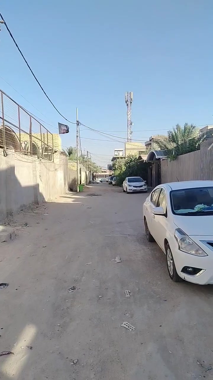 السلام عليكم بيت للبيع المساحه ١٤٠ متر البراكيه شارع المطار القديم قرب مدرسة القسواء قريب لشارع اساس صب كونكريت سقف صب كونكريت بناء بلوك البيت يحتوي على غرفتين استقبال صاله مطبخ صحيات داخلي وخارجي السعر ٥٥ مليون معه المجال الاستفسار على الرقم ***********
