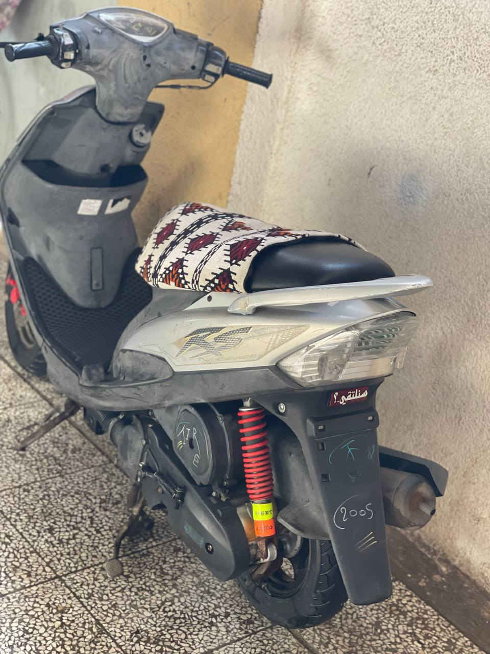 سلام عليكم للبيع ماكس عدلة دراجه صارلي اربع شهور من منزله من الرمبه برغي ماملعوب بيه بيه زنون مال سيارات بيه خليه بك لايت سكنات زرك دراجه شوفت عينك كلشي ماعايزه شلعه ومعدل
السعر 950وبيه مجال  
مكاني نجف حي السلام 
متواجد واتساب ***********
