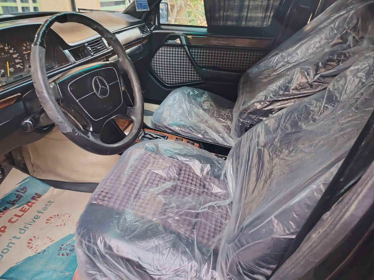 سلام عليكم مارسدس دب.... 
حجم 300E  محرك وكير محور ففتي جدد تبريد شغال ثلج رقم انبار انكليزي هزه جديده تحويل مباشر  حداديه جديده الخلفي والامامي تراي ونعومه تخبل تخم تاير جديد كهربائيات شغاله جام كهربائي شغال سنتر لوك شغال داخل جديد مخمل  سياره مصبوغه جماليه بدون ظربه ولاخياس  قواعد بلاديه  سباره جاهزه مابيه نقص السعر  58 وبيه مجال قليل مكاني كربلاء للاتصال ***********
