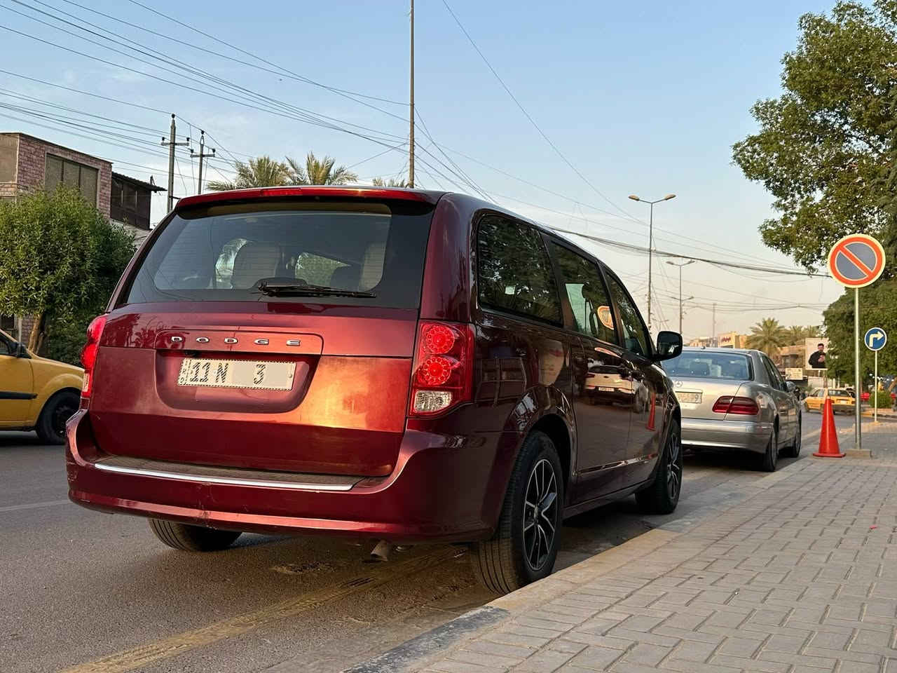دوج كرفان 2018 قطعة وحدة صبغ 
ابواب ميكانيك جام كلة كهرباء 3 قطع تبريد كشنات بلع ومنفصل شاشتين بلاديات ويل gt مكانها بغداد الكاظمية السعر 160 وبيهة مجال ***********

