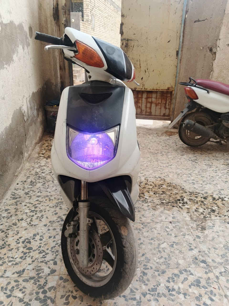 السلام عليكم دراجة سكنس للبيع ياباني 110الدراحة خير من الله شلعة معدل حلوة بيهة كلج رياضي خلفي مكينة مكفولة كفرات بلادي نقصهة بس باتري باتريهة كاعد الدراجة هندر واحد شوكت ما تريد السعر 400وبيهة مجال لعنوان البلديات وهاذة رقمي***********
