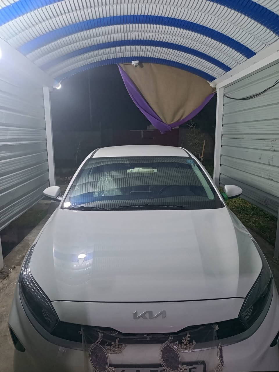 كيه سيراتو مديل 24 ماشيه 7  الف نص فول مكينه 200 السعر 185 وبيهه مجال مكان السياره ديوانيه قضا الحمزه ***********
