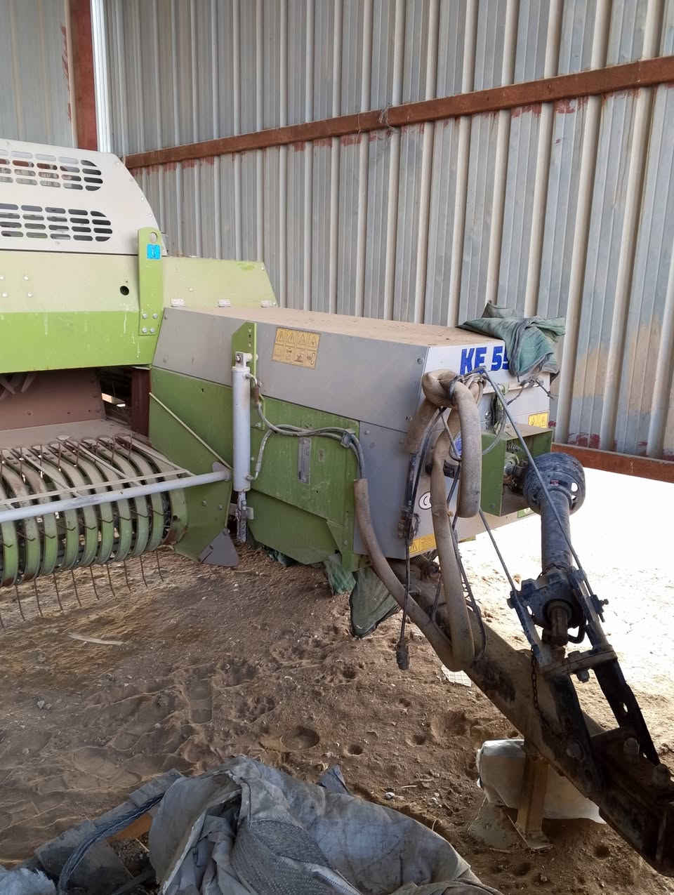 سلام عليكم كابسه قرش للبيع موديل 24 مكفوله كفاله عامه زيرو مشتغله شي قليل السعر اتصل هذا الرقم ***********
