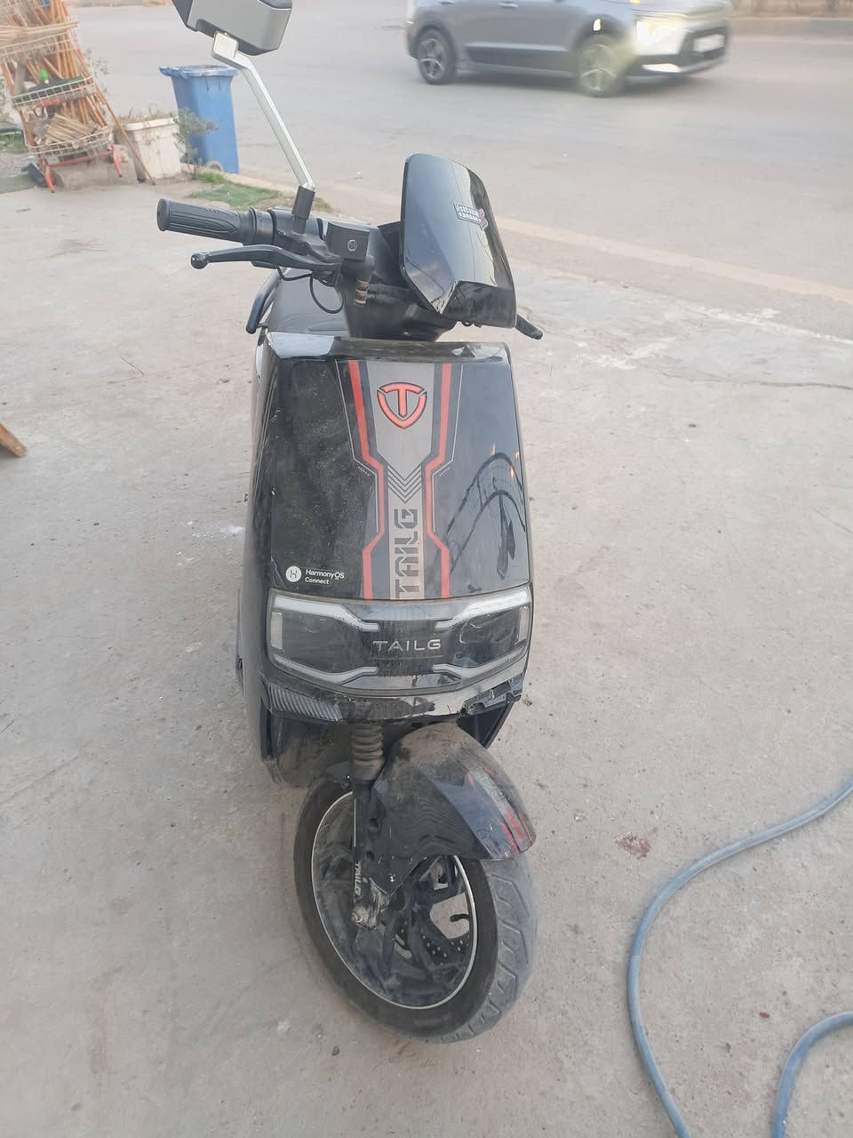 سلام وعليكم مكاني بغداد الحريه الثالثه رقم *********** بي وتساب  دراجه كهربائي من ماركة تاليج (Tailg)، وتحديداً موديل هامستر بلس.  

قوة الموتور: 2000 وات.

نوع البطارية: جرافين ليد اسيد 72 فولت 35 أمبير.

المدى: يصل إلى 90 - 120 كيلومتر في الشحنة الواحدة.

السرعة القصوى: 80 كم/ساعة.

مميزات إضافية: نظام فرامل باكم أمامي وخلفي، زرار تدوير بصمة، وإمكانية
