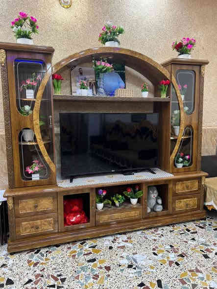 سلام عليكم
ميز بلازمه للبيع السعر 200للبيع وبي مجاب

للاستفسار ***********
