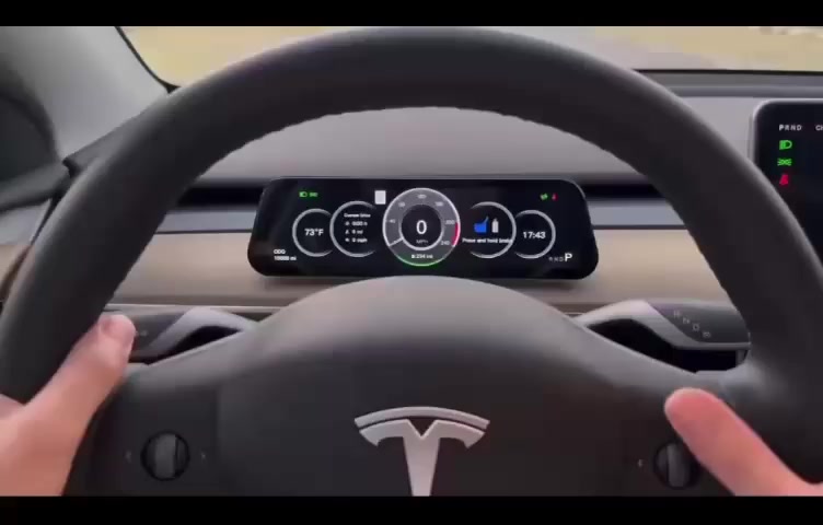 تتوفر شاشة تسلا 3 وy بسعر 200 الف دينار جديده علما ان سعرها في علي بابا 250 دولار تواصل  واتساب ***********
