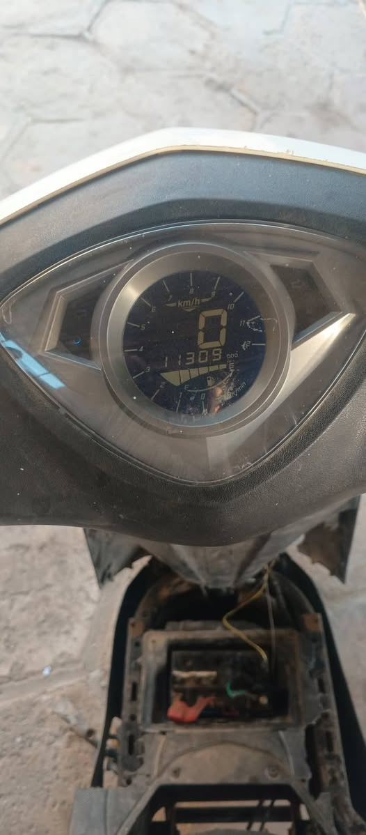 السلام عليكم دراجه fs مكينه ماكس مافتوحه الدراجه شغاله بس انه ابيع كوم حديد السعر 200 الف وبيها مجال قليل المكان ابو صخير الرقم ***********
