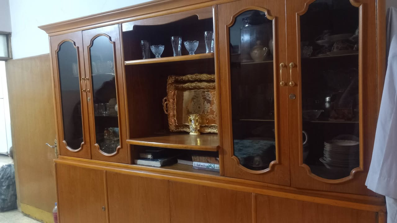 بوفيا نضيفه حيل للبيع السعر 100الف وبيها مجال..  والمناميه اخت الجديده سعرها 75الف وبيها مجال للأستفسار الاتصال على الرقم ***********بي واتساب العنوان حي الانتصار.
